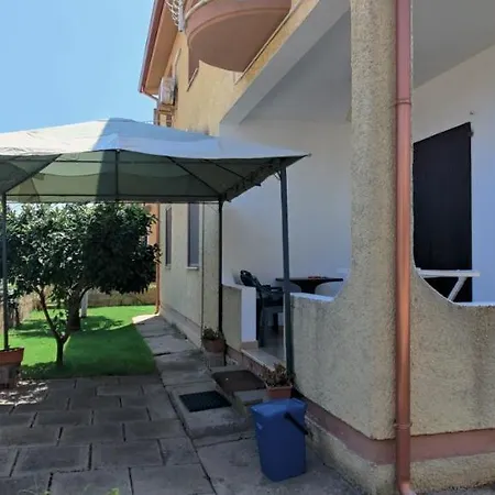 Domus Efis بيت للعطل *